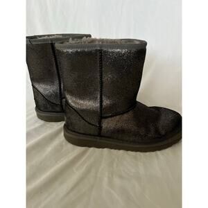 Girls Ugg Boots, Black Classic Glitter, Size 6, fleece lined